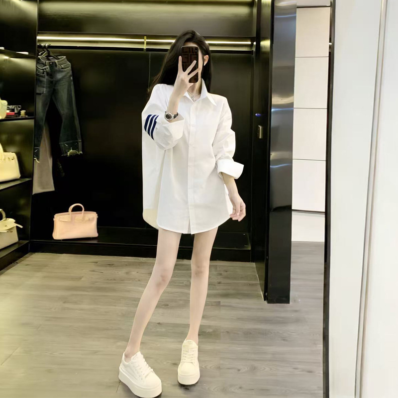 Beautiful Early Spring Outfit: White Long-Sleeved Shirt for Women, Loose and Stylish, Mid-Length Sun-Protective Shirt, Trendy and Fashionable