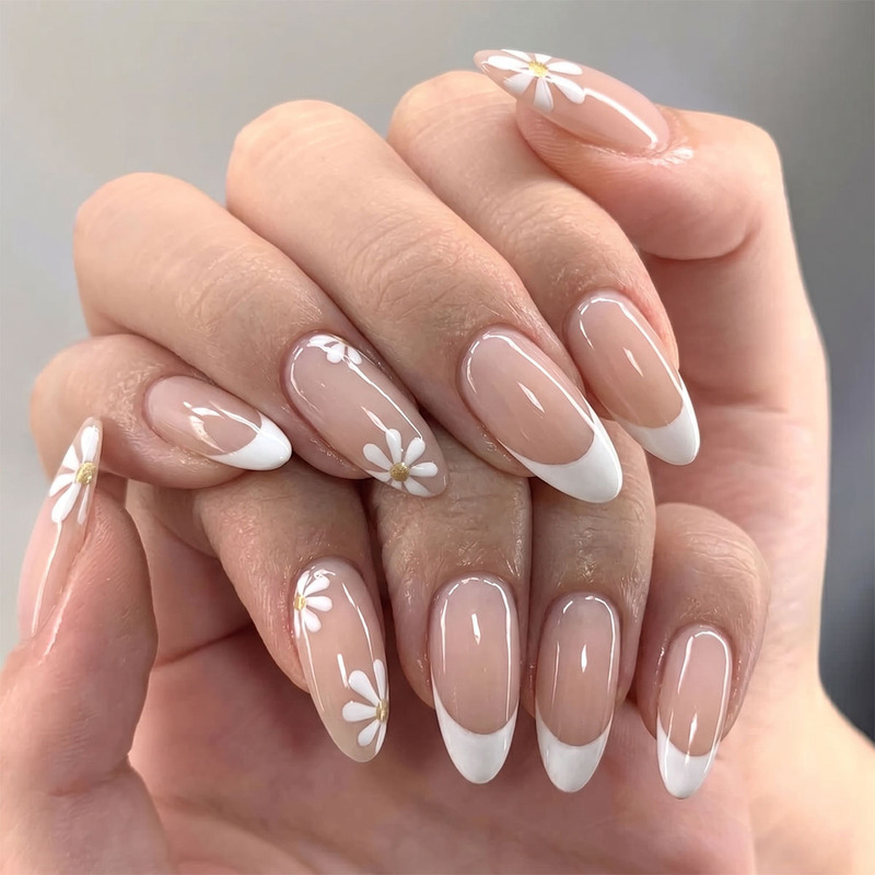 30 Pieces of Full-Size Spring-Themed Short Almond-Shaped Press-On Nails, Gentle French-Style Milky White Daisy Fresh Nail Art Tips