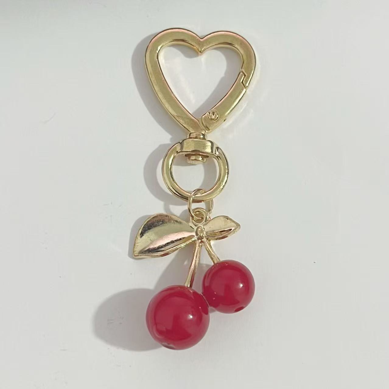 Nuevo estilo transfronterizo de moda europea y estadounidense delicado llavero de cereza de alta calidad sensación de bolsas de automóviles colgante colgante al por mayor