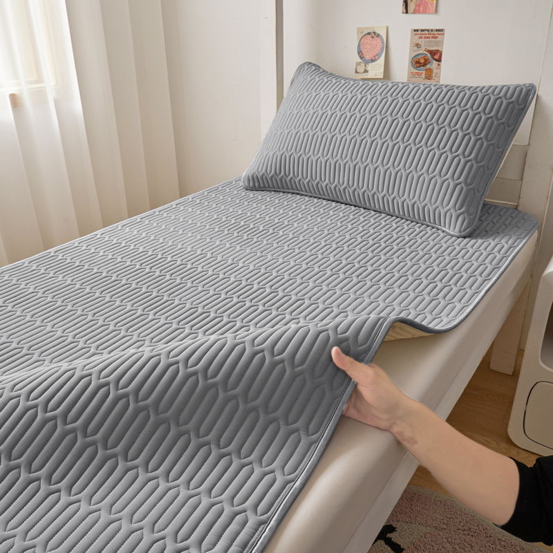 Summer Ice Silk Mat Thickeneded Bed Sheetss Mattress Summer Latex Mat Mattress Student Dormitory Bottom Air-Conditioned Mat