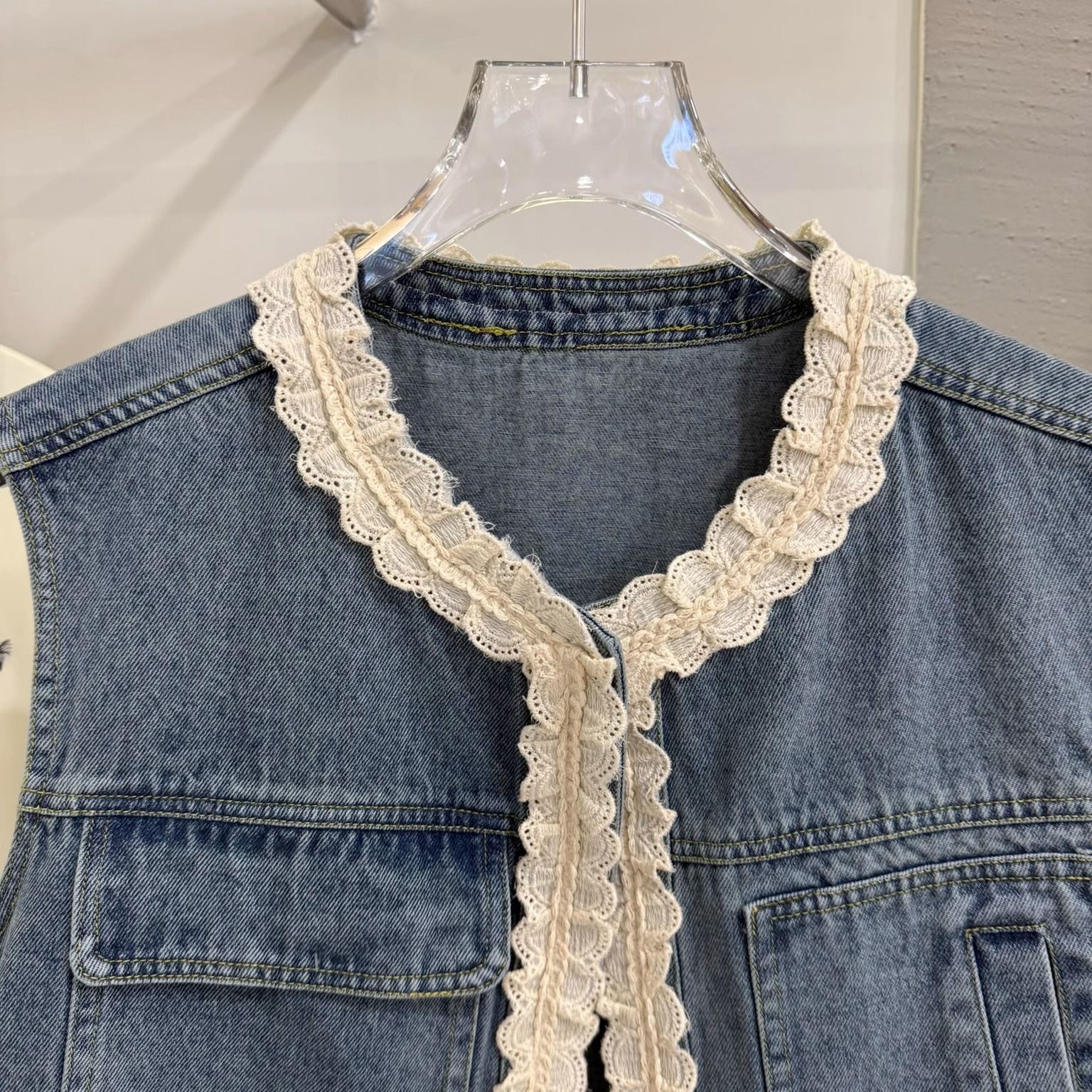 2025 primavera nueva moda versátil encaje denim chaleco de mujer suelta delgada camisa sin mangas