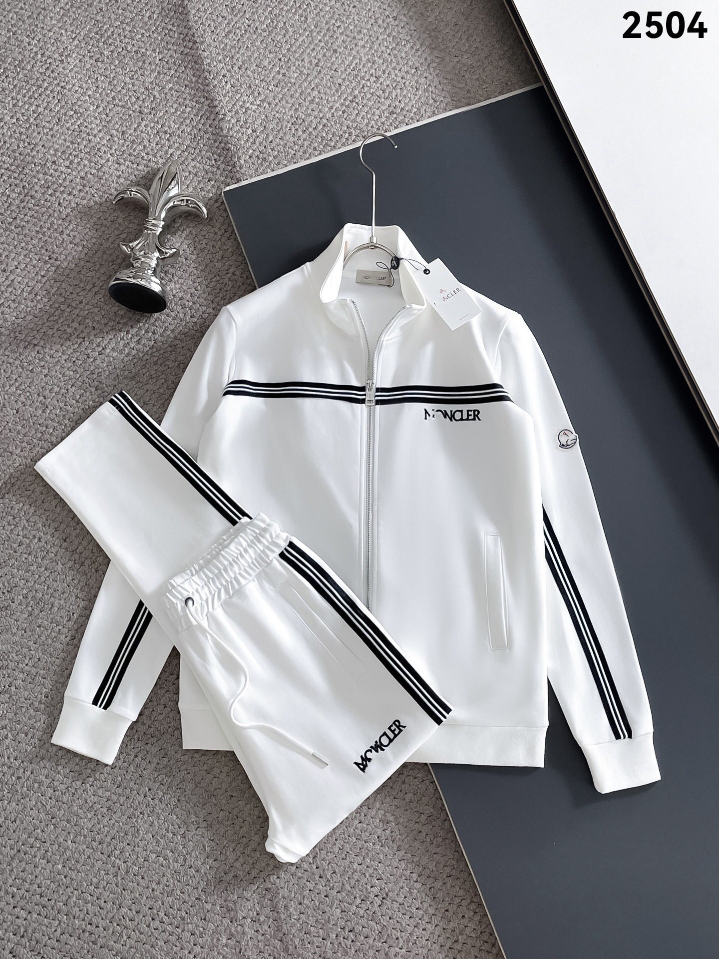 White 2504 / M