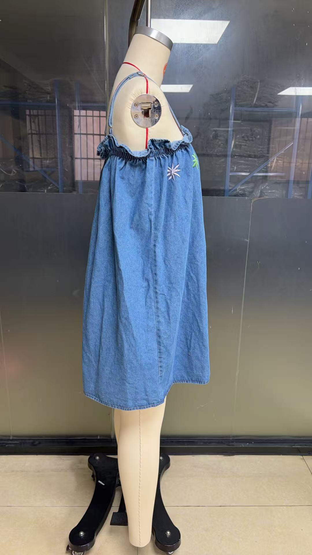 Women's Denim Suspender Dress New Style Floral Embroidery Loose A-Line Short Skirt_ecoleips.com