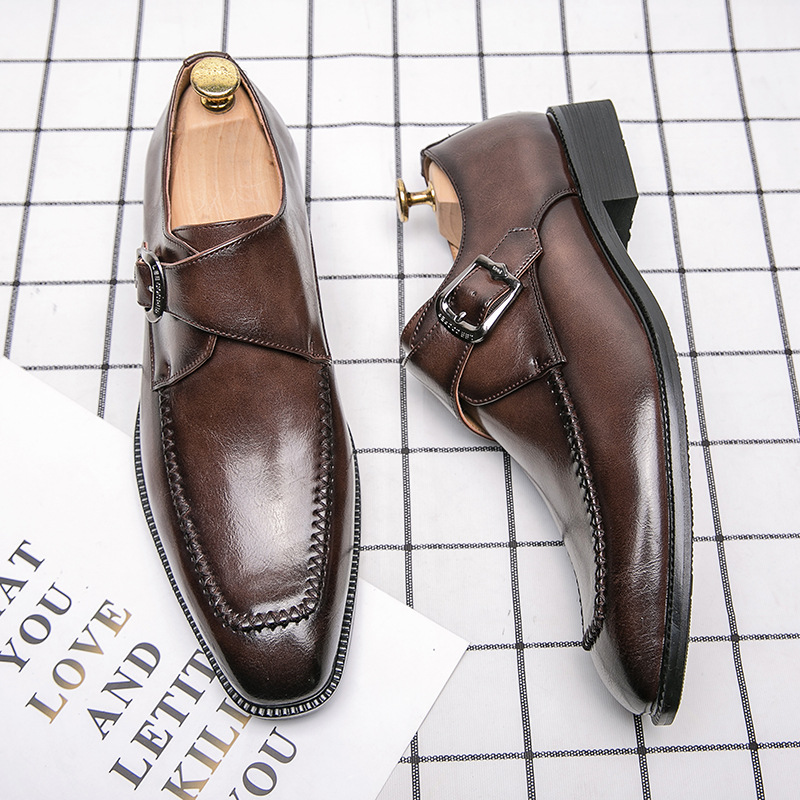Versión coreana de los zapatos de cuero para hombres con punta puntiaguda para hombres, hebilla británica, tendencia, estilista brillante, zapatos de cuero de discoteca, zapatos de boda formales de negocios