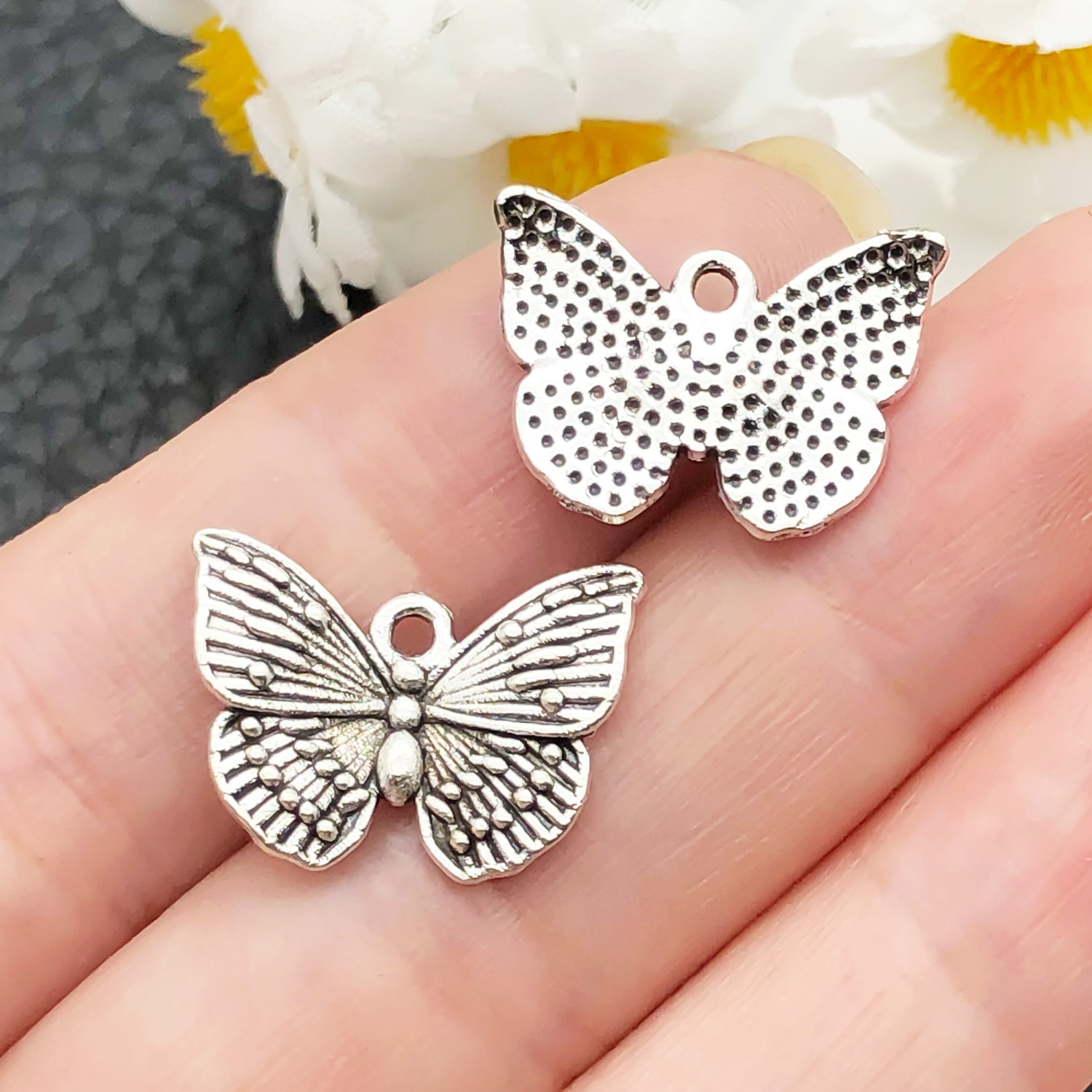 22319-M-古银锌合金昆虫蝴蝶18x13mm-1.05g