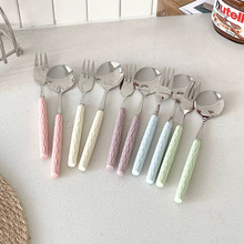 �¿������ֱ����P��ײ���ֵ�ǹ�ɫ���P��ײ���Ä������Ͳ���