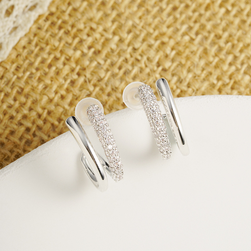 Nueva moda simple imitación de pernos de diamante ins aretes rojos en línea nicho temperamento ligero lujo fino fábrica de auriculares suministro directo