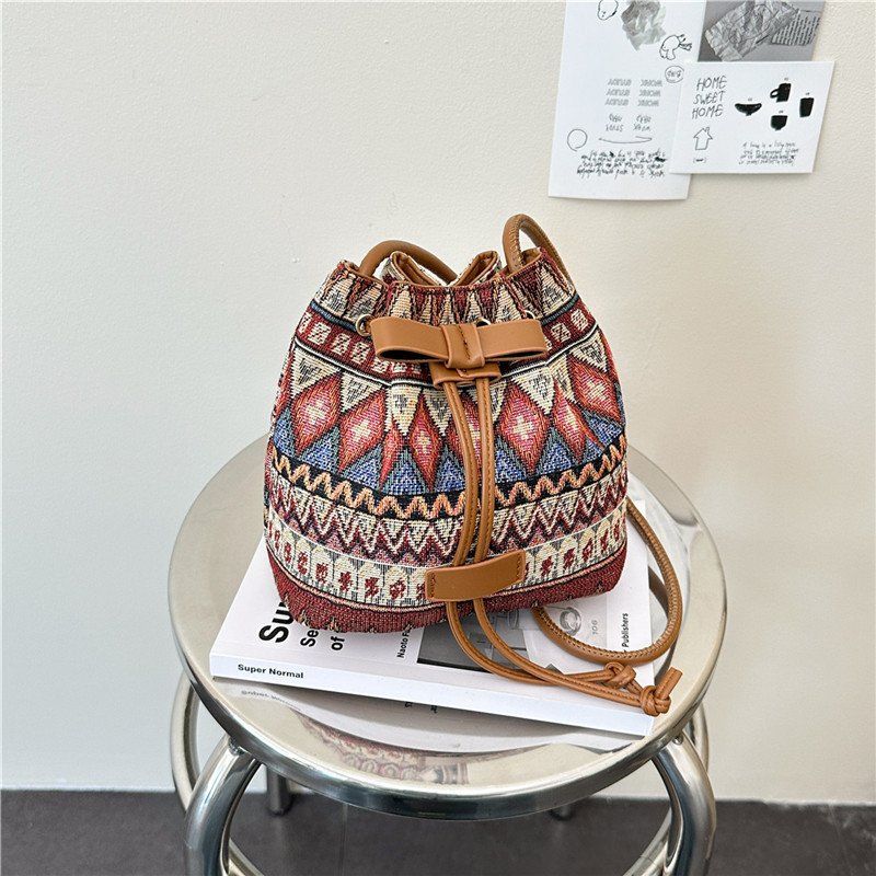 New 2026 Ethnic Style Large Capacity Bucket Bag, Personalized and Fashionable, Casual Shoulder Bag for Women, Handbag