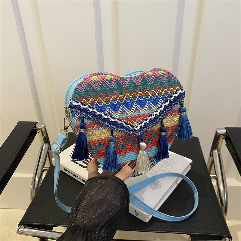 Retro Fashion Heart-Shaped Shoulder Bag 2026 New Summer Harajuku Versatile Ethnic Style Tassel Woven Crossbody Bag