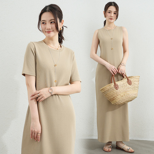 Elegant and versatile commuting maxi dress with floor-length and two necklines, unlined dress suitable for plus-size women, simple and stylish summer attire.