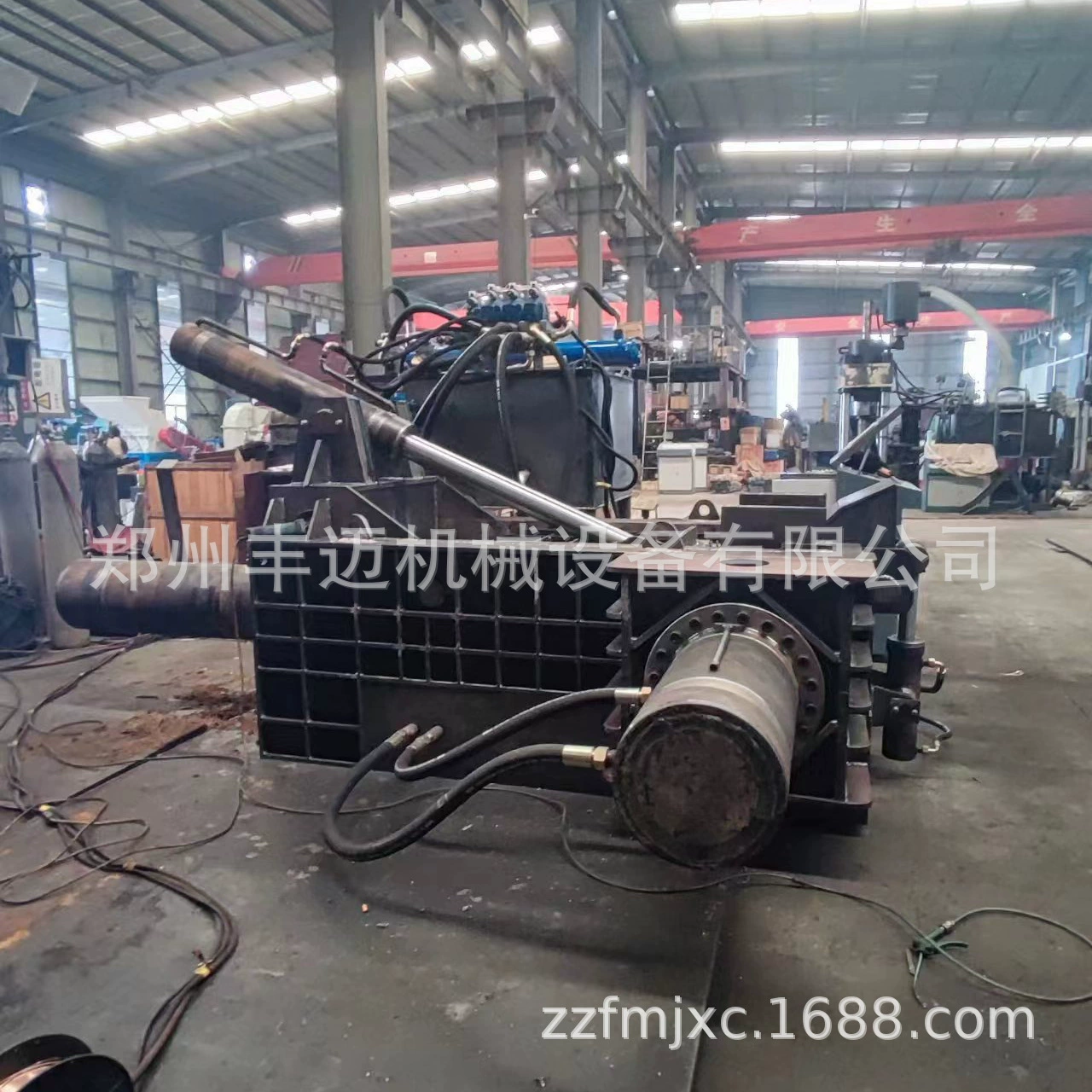 Горизонтальная гидравлическая машина для прессования металлических отходов и железа. Машина для прессования алюминиевых крошек и железных крошек. Простая машина для прессования меди.