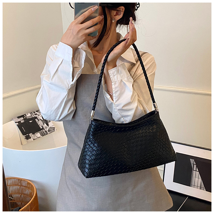 Solid color casual woven pattern large-capacity fashionable 2025 retro new style, elegant underarm bag, single-shoulder hand-carry ladies' bag undefined