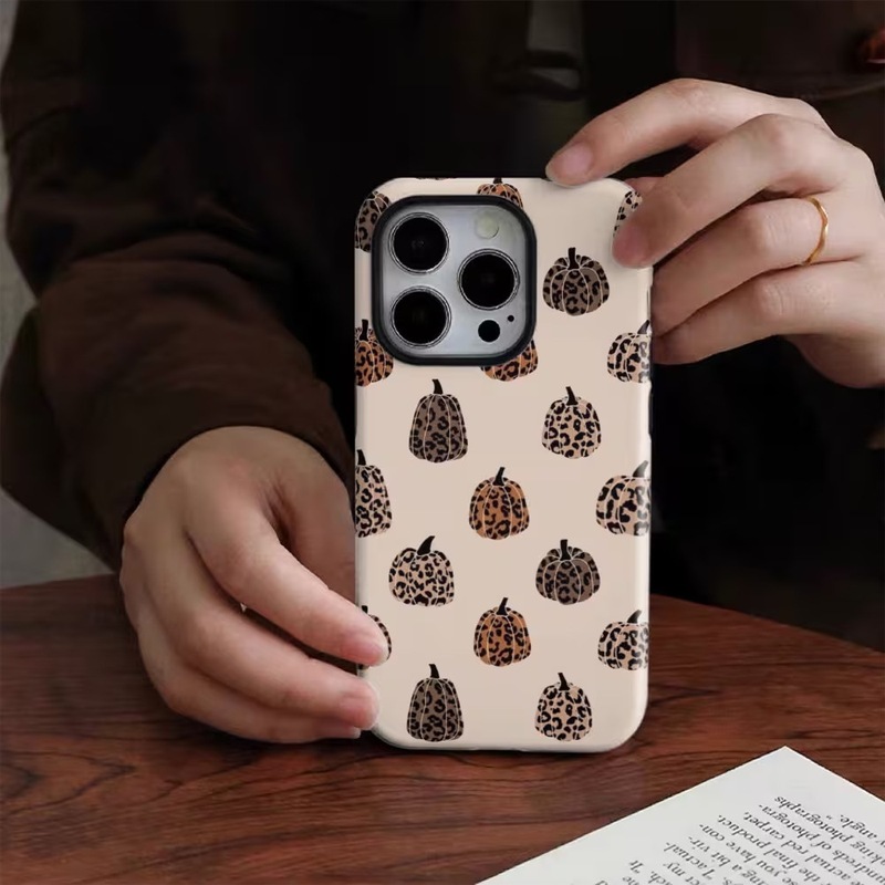 Niche Autumn Retro Maillard Brown Tone Hand-Painted Pumpkin Case with Built-In Magnetic Attraction for iPhone Niche Autumn Retro Maillard Brown Tone Hand-Painted Pumpkin Case with Built-In Magnetic Attraction for iPhone