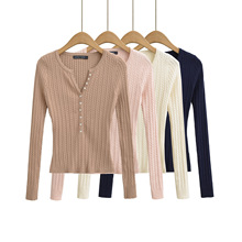 驼色排扣显瘦长袖针织衫女秋冬新款修身小个子短款收腰百搭薄毛衣