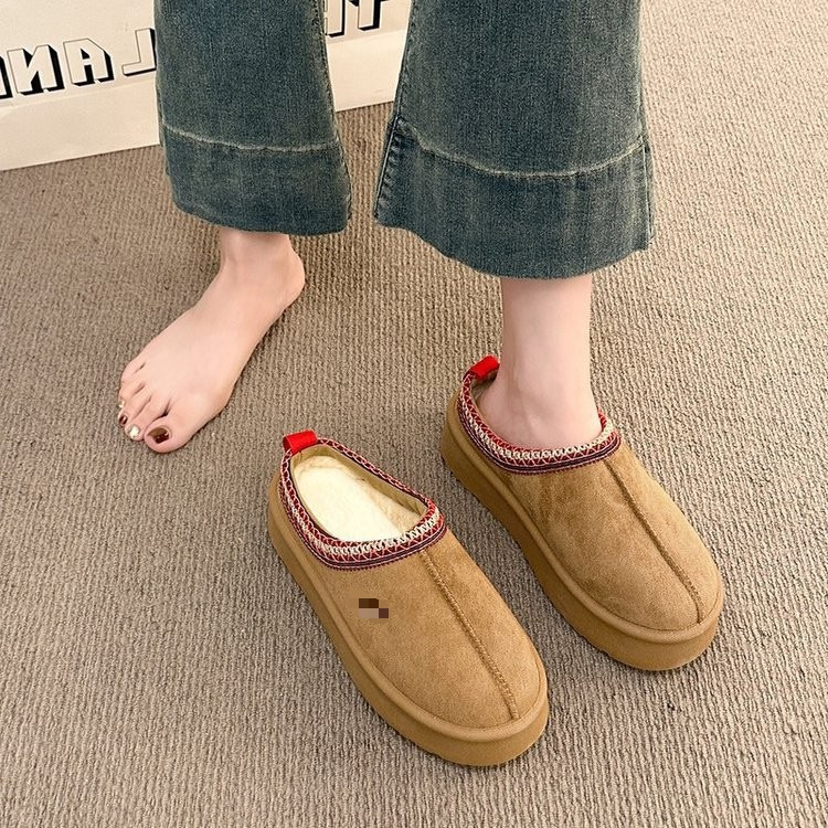 Trendy women's cotton slippers, platform snow boots, 2026 new winter style, closed-toe half-slipper design, fleece-lined for warmth, women's cotton shoes
