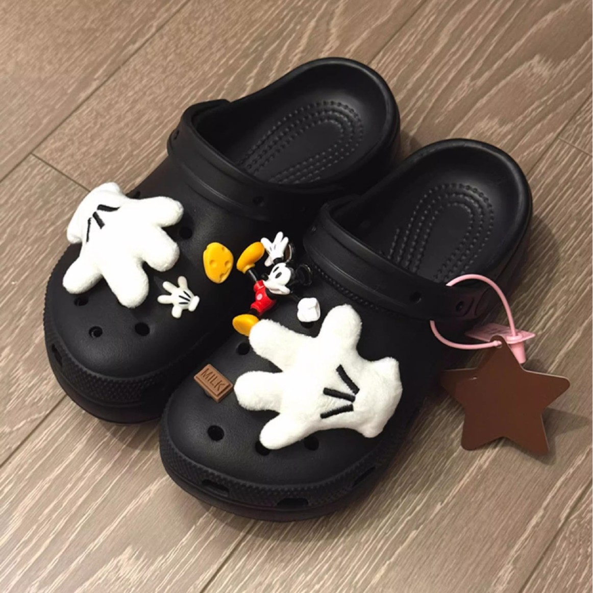 Cute Mickey cubre la cara, guantes pequeños, zapatos con agujeros, trajes de flores, zapatos con agujeros, accesorios decorativos, hebillas de zapatos, accesorios