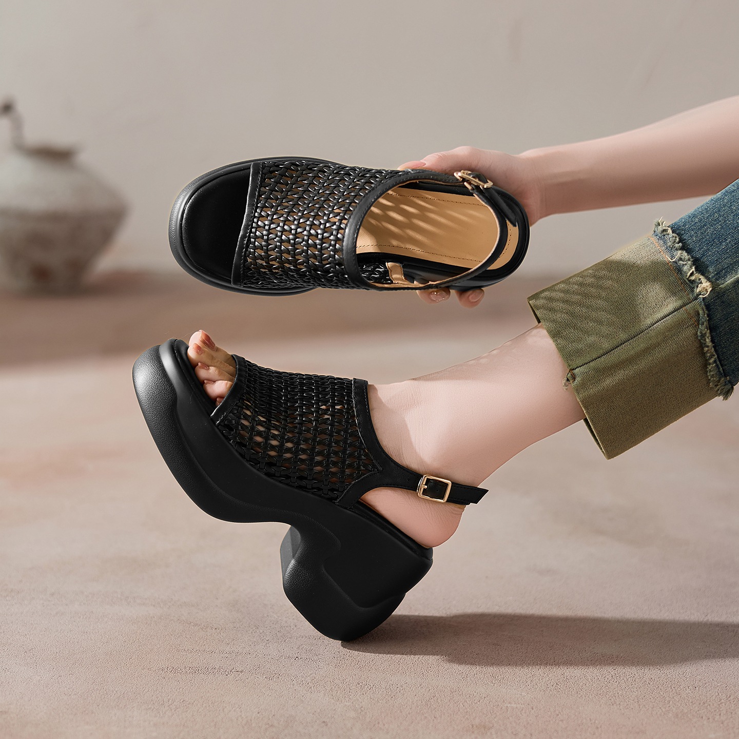 Sandal cao gót nữ mũi hở đế dày 8 cm kiểu dệt La Mã quai ngang — đen
