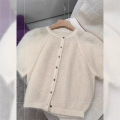 新しいフレンチホワイトの秋の女性用デザインニッチニットカーディガンジャケット、優しいスタイルのトップス