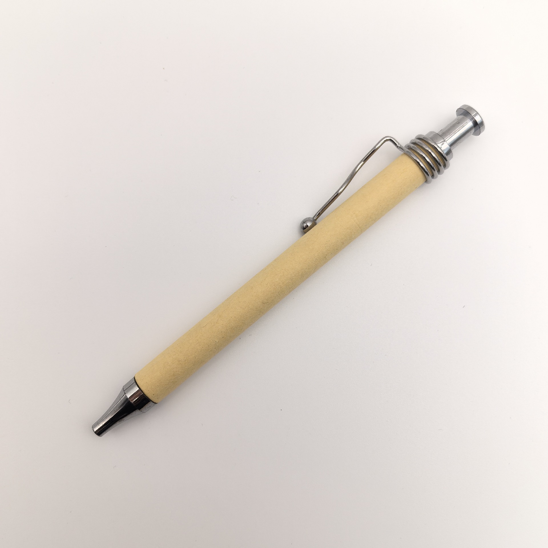 Acero personalizado gancho de alambre de acero tubo de papel bolígrafo de hierro gancho ondulado bolígrafo de papel kraft promoción transfronteriza