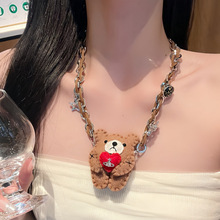 可爱卡通毛绒布艺小熊吊坠项链小众设计感童趣长款毛衣链个性颈链