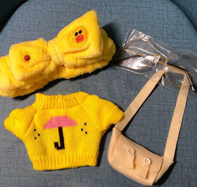 Celebridad en línea de pato ácido hialurónico accesorios de ropa de muñeca ácido hialurónico pato 30cm sombrero gafas accesorios pequeños accesorios de pato amarillo