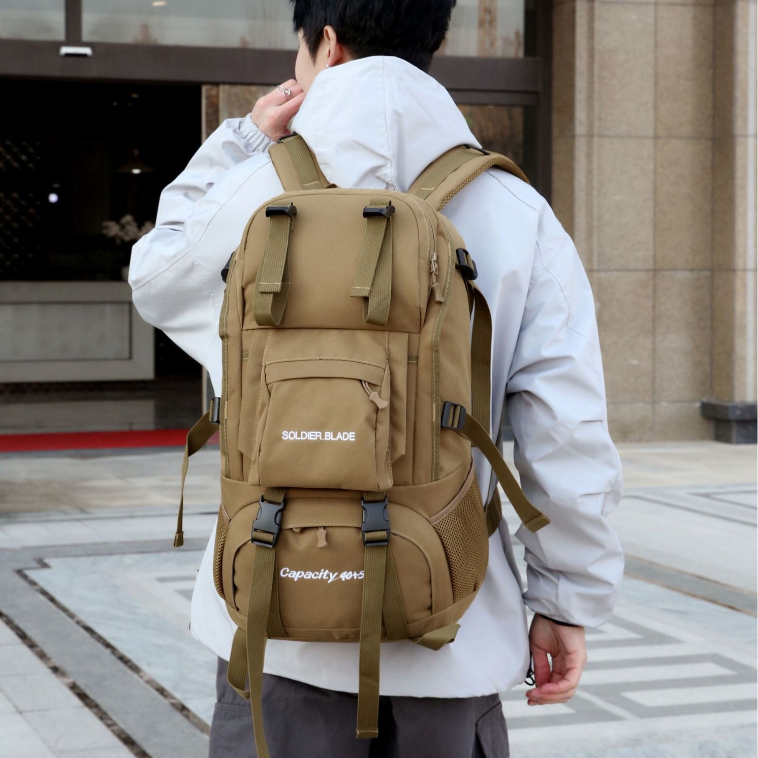 Nuovo zaino da trekking alla moda con grande capacità, zaino sportivo all'aperto impermeabile e leggero, zaino per computer_voghion.com