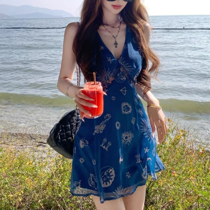 Retro V-Neck Blue Floral Sleeveless Suspender Dress Spring and Summer Sexy Sexy Figure-Showing Waist A-Line Skirt Retro V-Neck Blue Floral Sleeveless Suspender Dress Spring and Summer Sexy Sexy Figure-Showing Waist A-Line Skirt