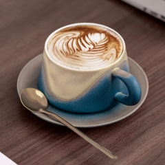 陶磁器のコーヒーカップのデザイン感があります。