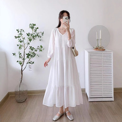 民族風は生地の白胚のワンピースの婦人服の中で長いワンピースを染めて卸売りすることができます。