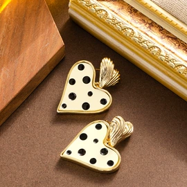 耳钉;耳环;戒指