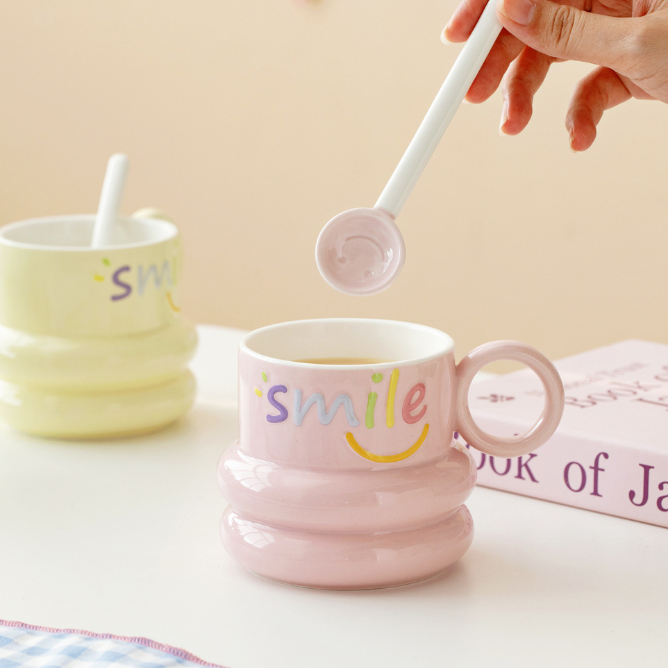 Smile mug with smiley face spoon high-value girl's water cup ceramic milk cup student breakfast cup coffee cup