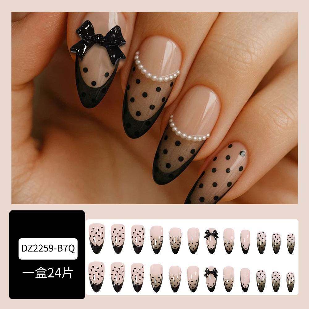 Polvo desnudo negro ondulado punto de manicure francés venta cruzada arco de perlas 24 piezas de parche de uñas