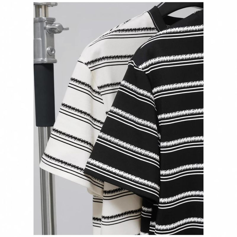 Summer New Black and White Floral Striped Round Neck T-Shirt for Men, Students, Couples, Korean Style, Light Luxury, Versatile, Cheap Wholesale Price