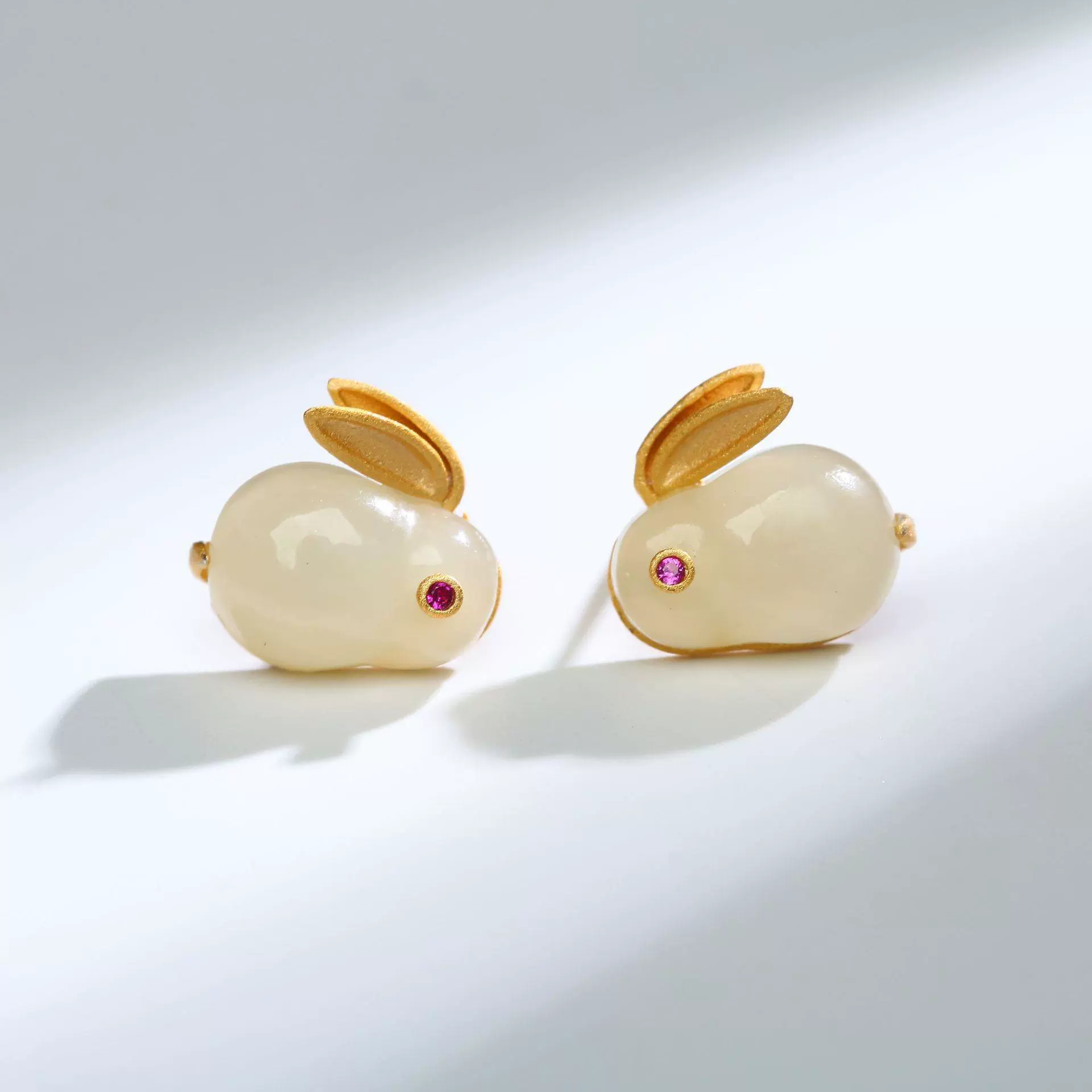 Organic rabbit white jade, pendant, accessory, 2023 collection, silver 925 sample