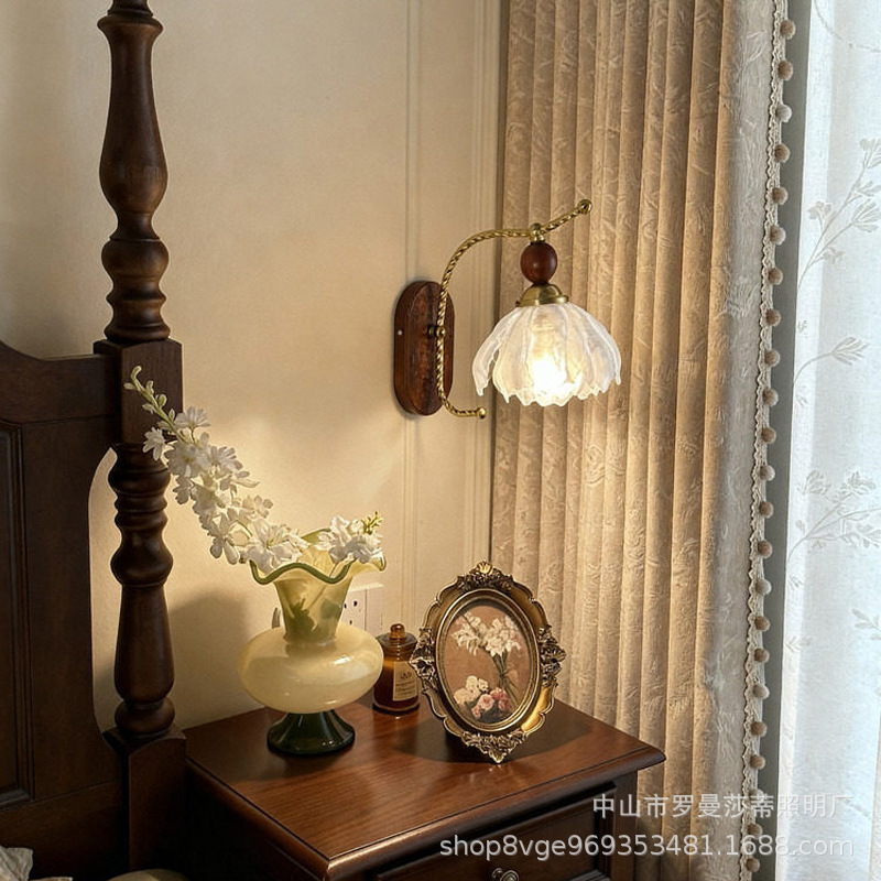 Flower Wall Lamp French Retro Bedroom Bedside Warm Romantic Lamp Living Room Background Wall Art Decoration Petal Lamp