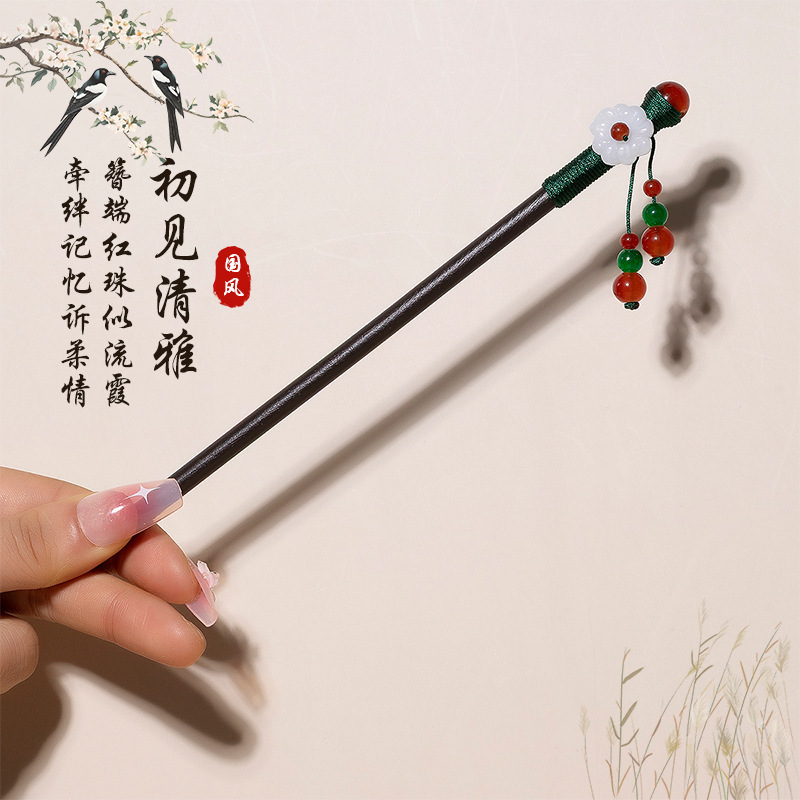 古風のフリンジのかんざしのステップは木のかんざしの子供を揺り動かします。|undefined