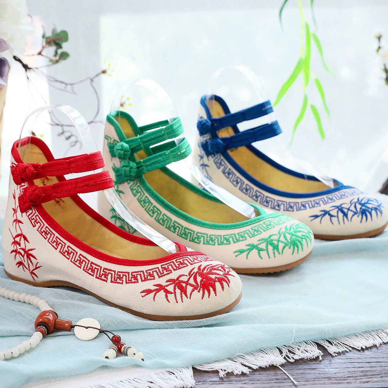Сине-белая фарфоровая Тканевая обувь с вышивкой Весенне-осенняя женская обувь Повседневная обувь с двойной пряжкой в стиле ретро с мелким ртом