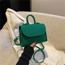 跨境批发手提包女2022蛇纹包潮流时尚斜跨包糖果色毛毡单肩小方包