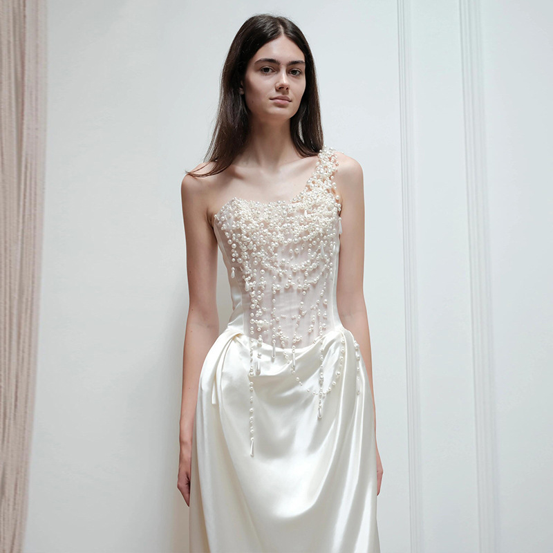 2025法式抹胸晚礼服新娘小众轻奢缎面出门纱重工珍珠轻婚纱礼服裙