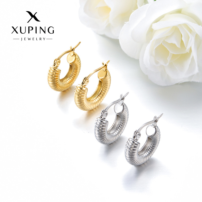 Xuping Europa y América de moda transfronteriza simple tubo de agua de acero inoxidable forma de perno de orejas de nicho personalidad orejas