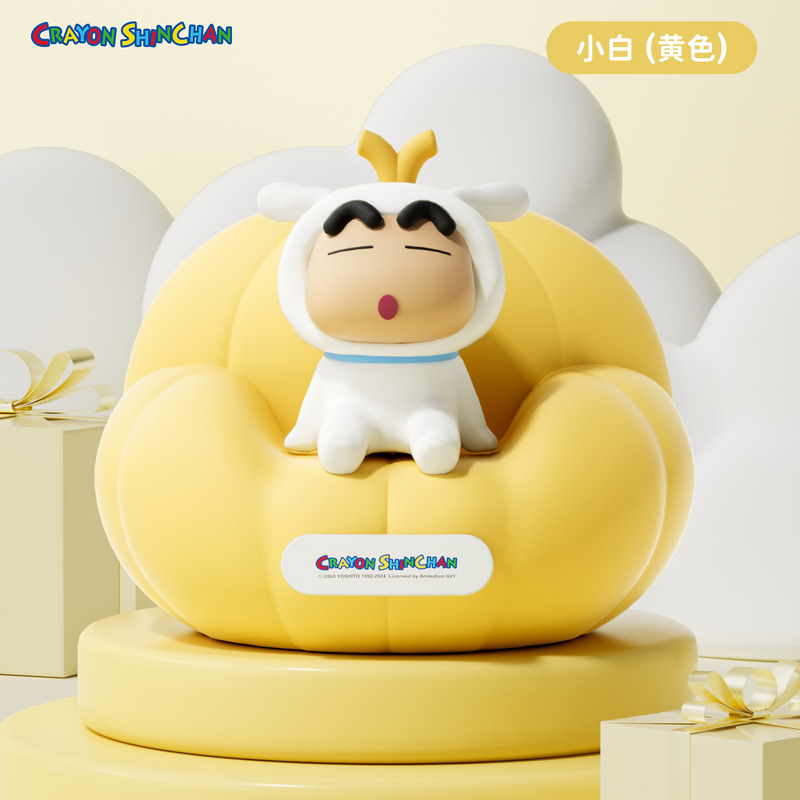 クレヨンしんちゃんのかぼちゃのソファーの夜の明かりの寝室のデスクトップの置物は寝ています。|undefined