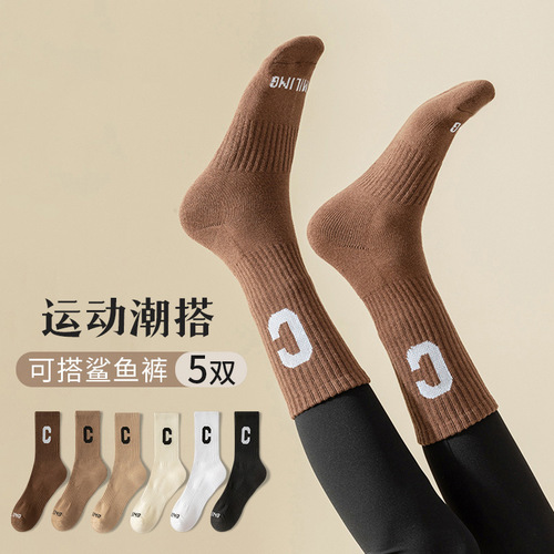 Autumn and winter white mid-calf socks wholesale personalized letter high stockings women's socks simple C letter women's mid-calf socks