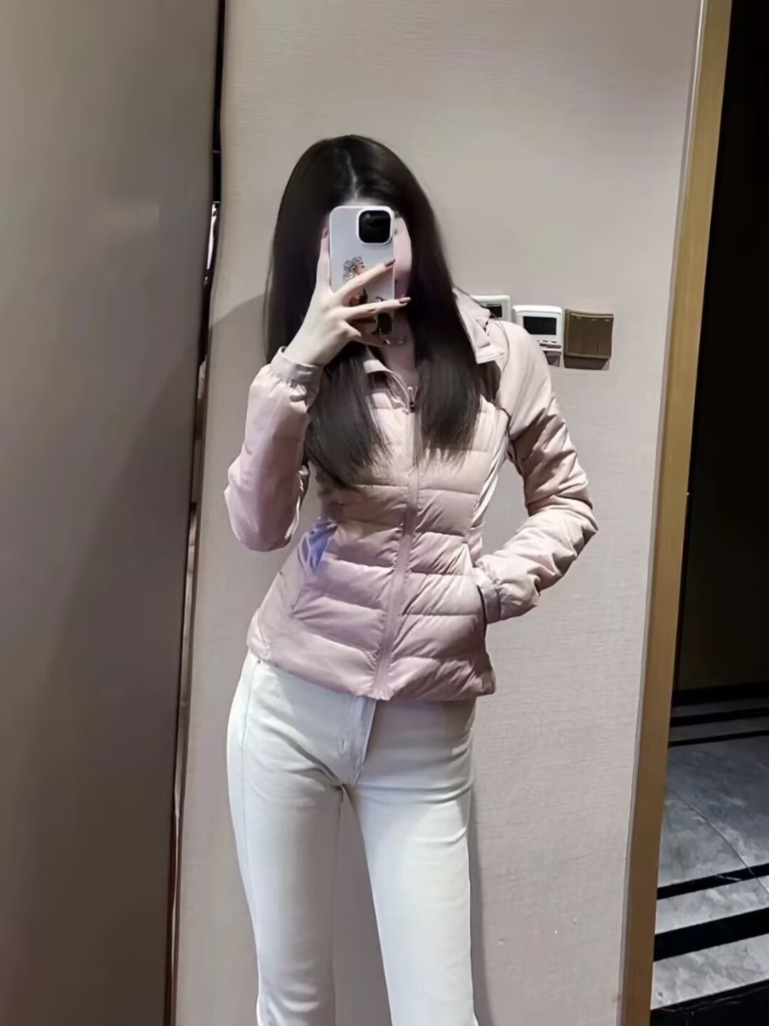 90白鴨絨毛lulu同モデルの軽薄スポーツダウンジャケット女性用のショートタイプのフィットネスジャケットは軽薄でスリムで暖かいです。