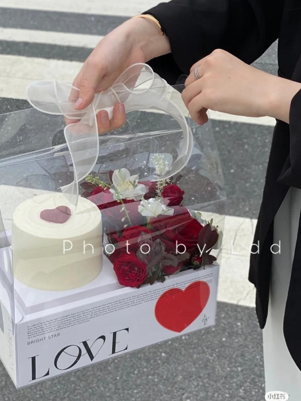 Caja de regalo de pastel de flores para el día de San Valentín Caja de regalo de mano Caja de regalo de flores portátiles transparentes Caja de regalo de flores de mano
