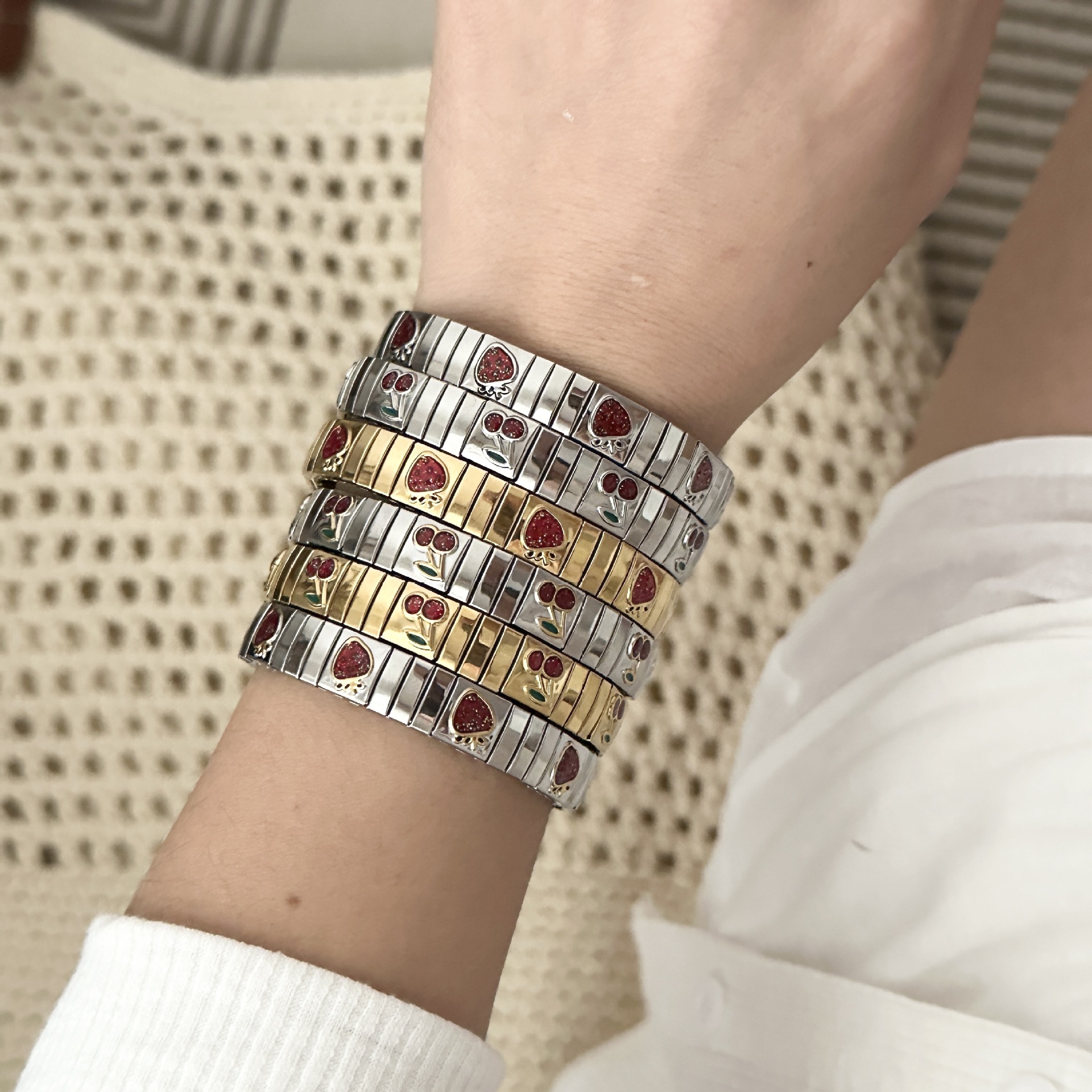Wedding, Birthday Occasion Alloy Material Elegant Basic Retro Cherry Strawberry Alloy Bangles Wholesale