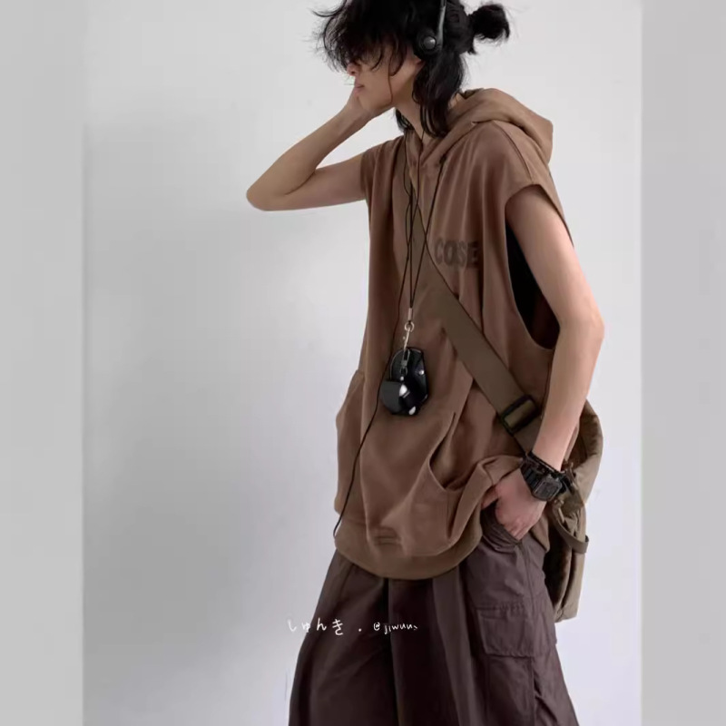 Summer American Style Retro Hooded Sleeveless Vest Men's Fashionable Brand Casual Loose Sports Waistcoat Letter Printed Vest Men's Vest Summer American Style Retro Hooded Sleeveless Vest Men's Fashionable Brand Casual Loose Sports Waistcoat Letter Printed Vest Men's Vest