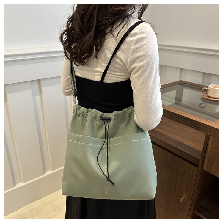 The popular autumn and winter bags for women in 2024: large-capacity crossbody bag, Tote commuter bag, single-shoulder bag, soft undefined