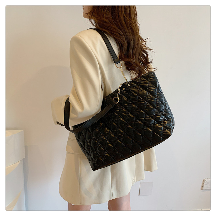 Large capacity tote for women 2024 new diamond grid shoulder women's cotton clothing bag, fashionable and trendy work_voghion.com