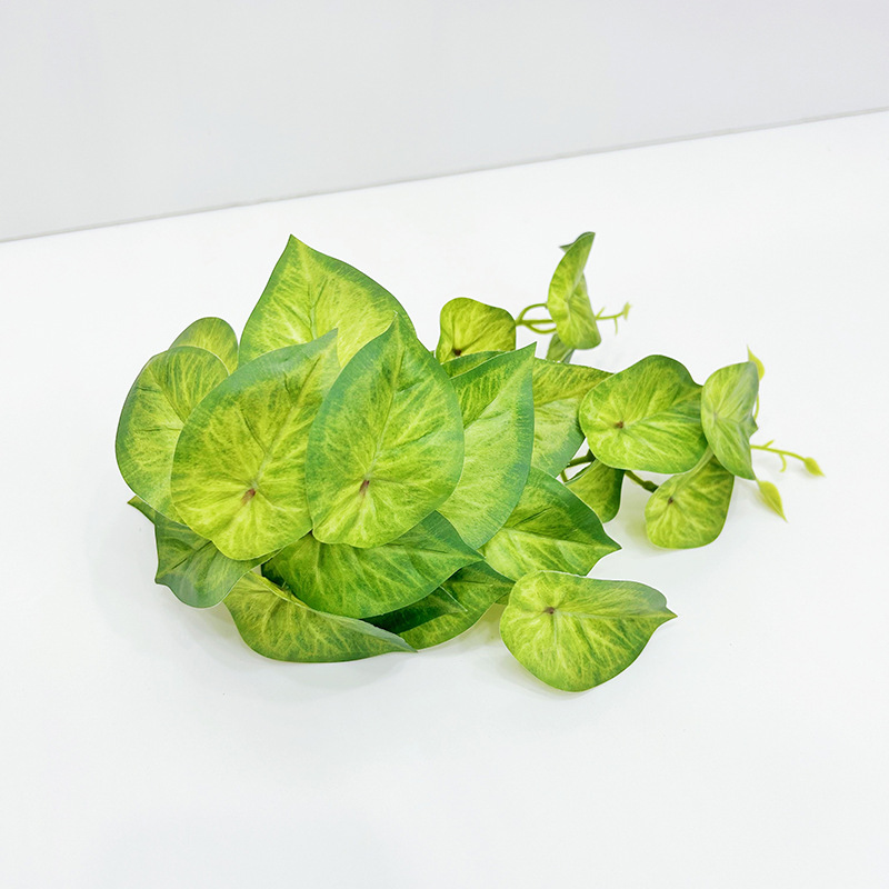 Planta verde artificial pequeña bonsai hoja de tortuga flor artificial hoja de rábano verde artificial mesa de comedor hoja de uva decoración de hotel Hoja de batata