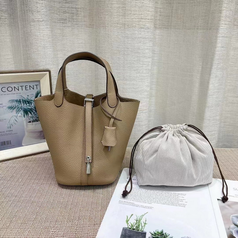 El nuevo bolso de cesta de verduras de marea de cuero togo de piel de vaca de capa superior 2025, bolso de cubo con cerradura de mano, bolso de cuero para mujer